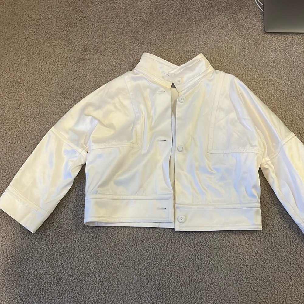 Eccoci cropped white jacket. Shiny finish. Size 10. Good condition